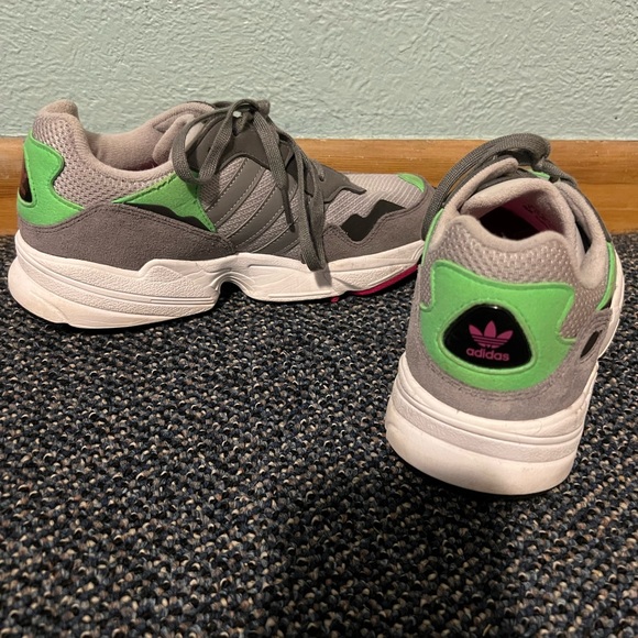 Adidas tennis shoe - Picture 2 of 3